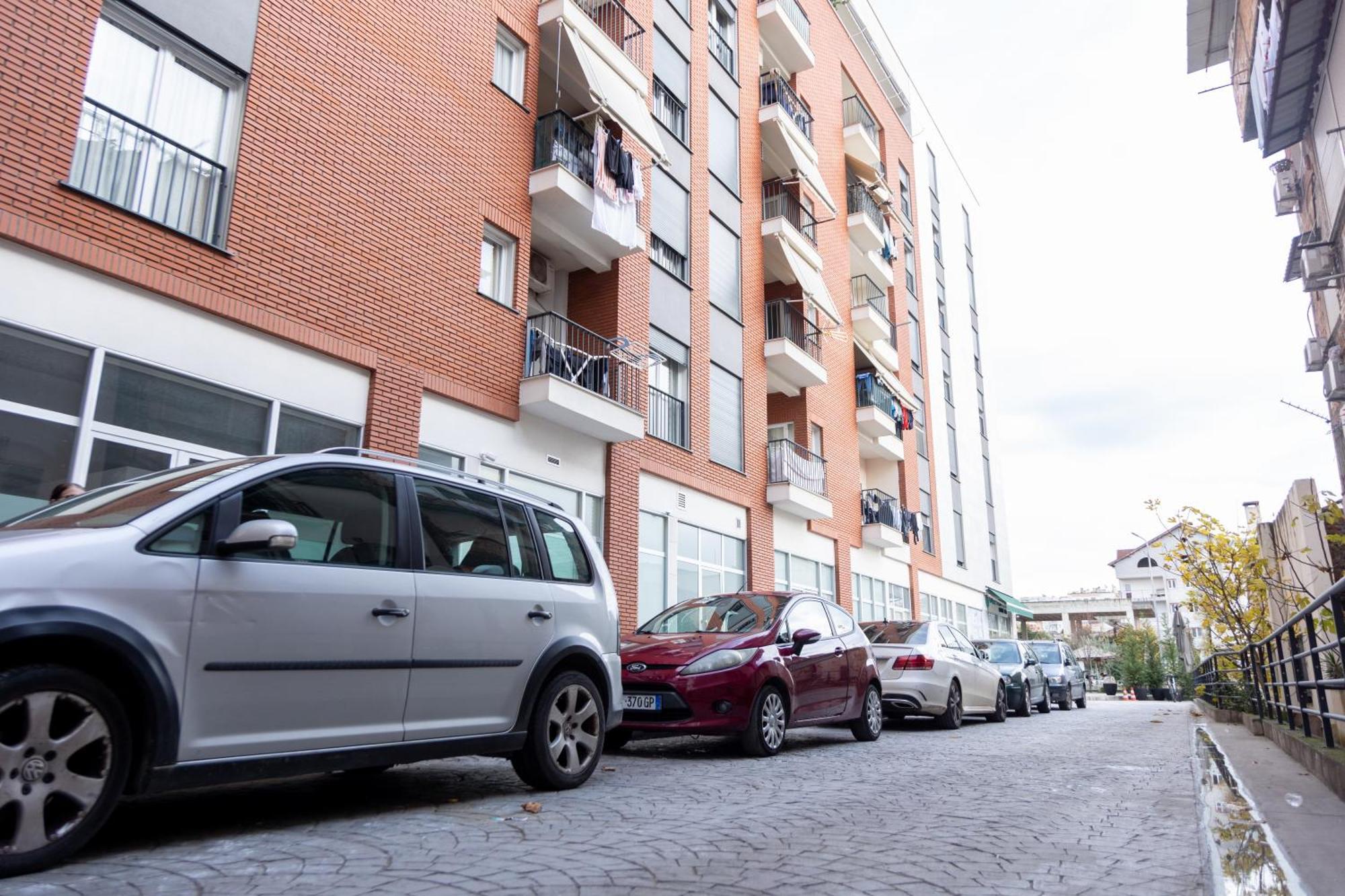 Free Parking Sudio Tirana Apartment Bagian luar foto